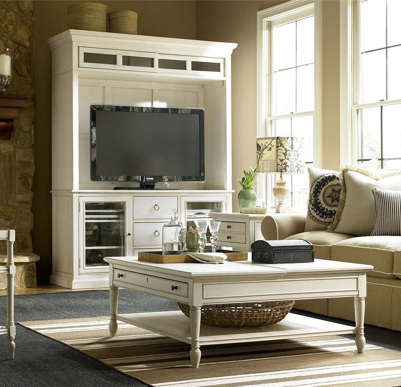 Country-Chic White Wood Square Coffee Table With Lift Top - Image 4